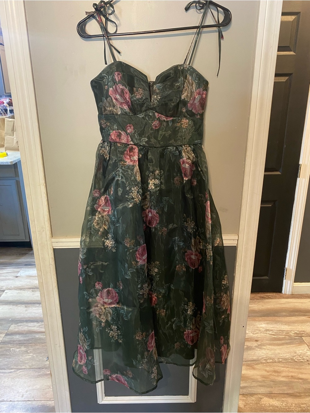 Green Floral Midi Dress with Spaghetti Ties Francesca‘s new with tags xs